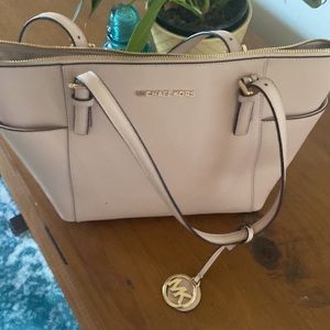 Micheal Kors Hand Bag Like New